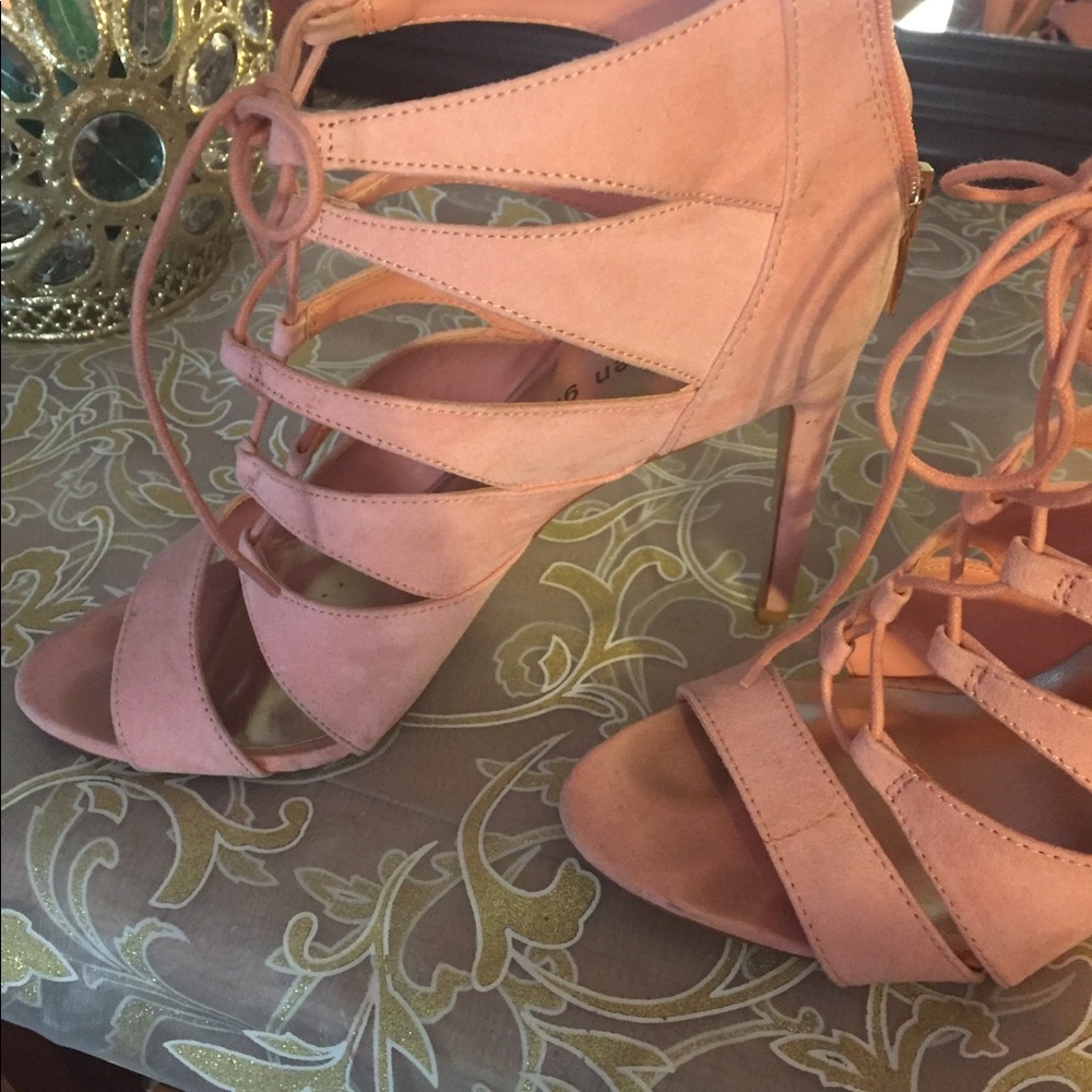 Heels - Picture 3 of 4